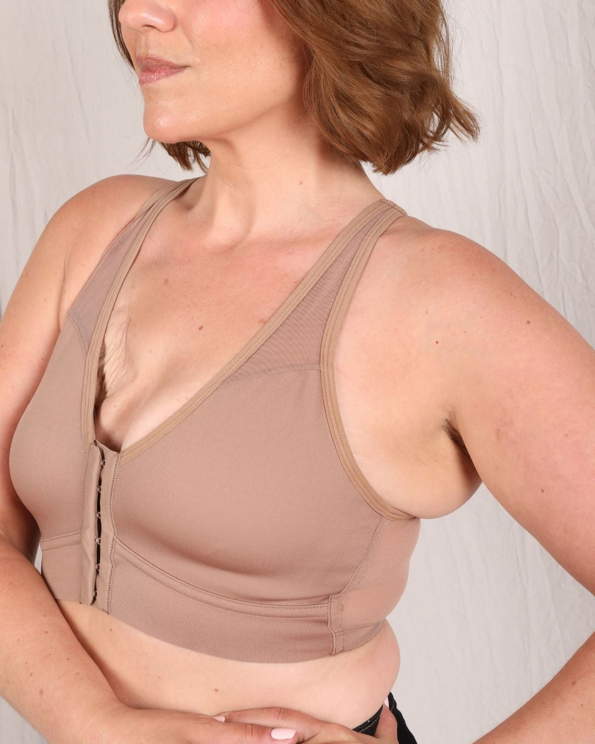 Bianca Pocketed Front Closure Sports Bra